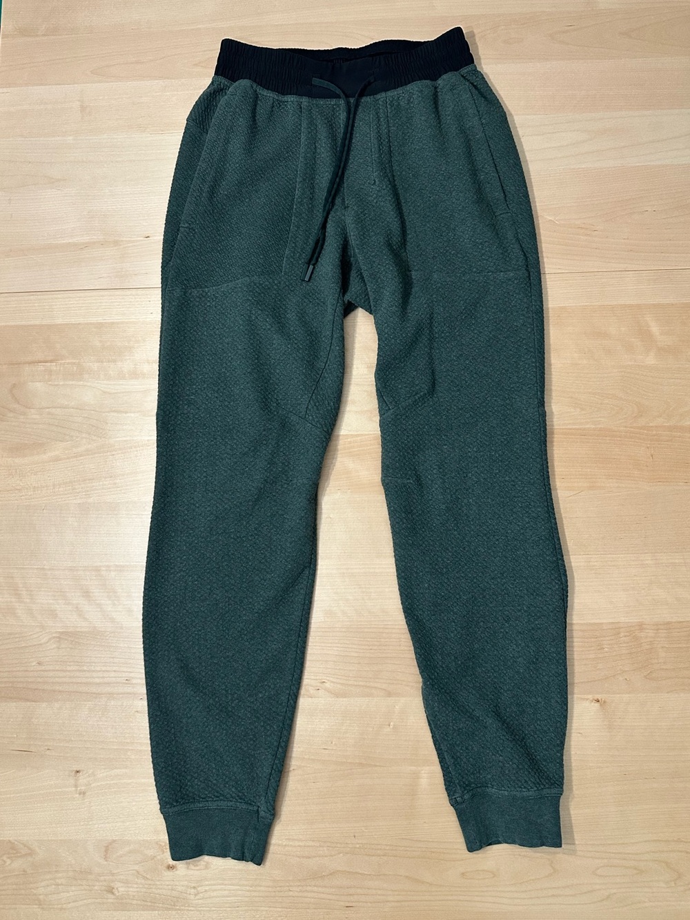 Lululemon green and black Joggers, fleece lined, waffle, XS